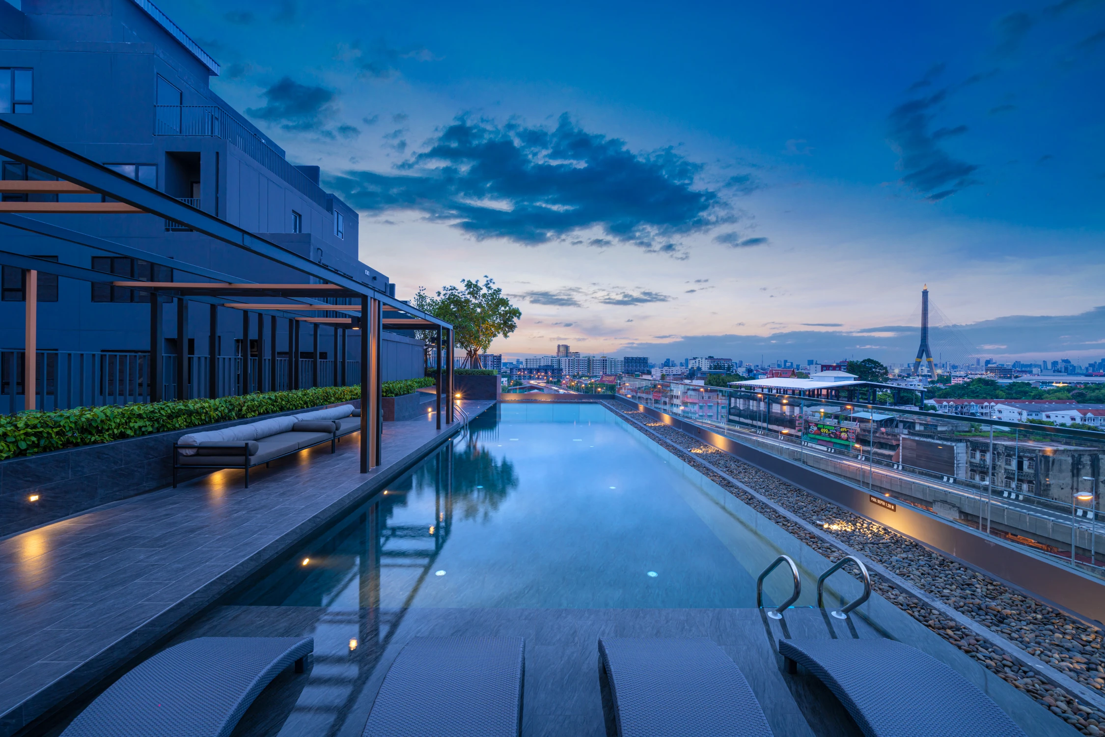 รูปภาพ Cover-CHEWATHAI PINKLAO