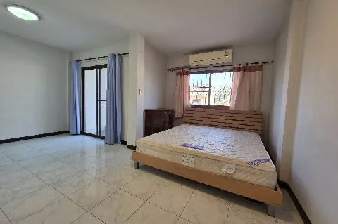 แกลลอรี่ของ ขายด่วน! บ้านทาวน์โฮม สร้างจากอิฐมอญแดงทั้งหลัง! รูปที่ 3