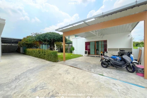 แกลลอรี่ของ บ้านเดี่ยวหลังใหญ่ พร้อมบ้านน๊อคดาวน์ ซอยเทิดราชัน 37 รูปที่ 21