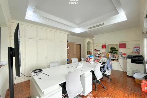 แกลลอรี่ของ บ้านเดี่ยวหลังใหญ่ พร้อมบ้านน๊อคดาวน์ ซอยเทิดราชัน 37 รูปที่ 5