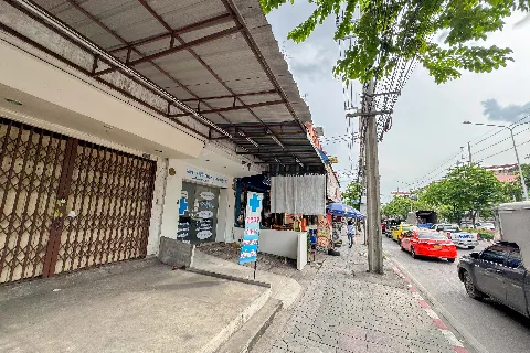 🔥ขายด่วน🔥 อาคารพาณิชย์3.5ชั้น 2คูหา ริมถ.เอกชัย 的画廊图 11