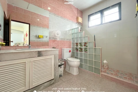 แกลลอรี่ของ บ้านเดี่ยวหลังใหญ่ พร้อมบ้านน๊อคดาวน์ ซอยเทิดราชัน 37 รูปที่ 8