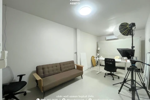 แกลลอรี่ของ บ้านเดี่ยวหลังใหญ่ พร้อมบ้านน๊อคดาวน์ ซอยเทิดราชัน 37 รูปที่ 9